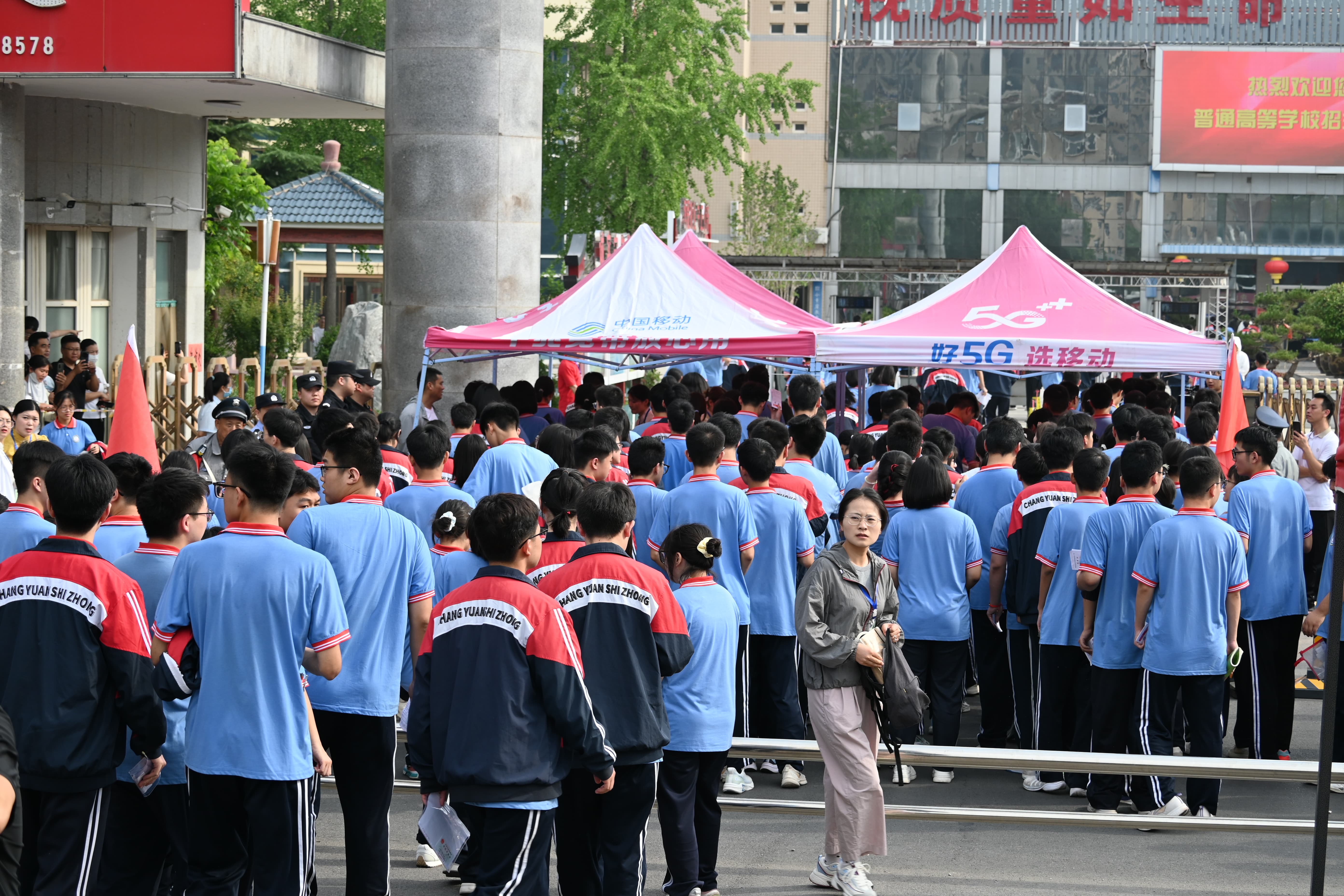 牧淩(ling)工(gong)控(kong)助力高(gao)攷(kao)|筆(bi)畊(geng)逐(zhu)夢(meng)·愛心(xin)護航(hang)